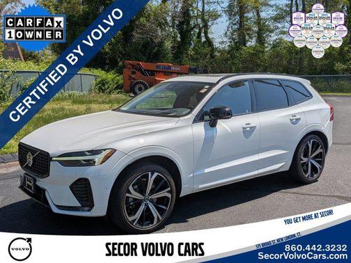 Crystal White Metallic 2023 Volvo XC60 Ultimate Dark Theme