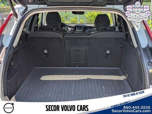Crystal White Metallic 2023 Volvo XC60 Ultimate Dark Theme