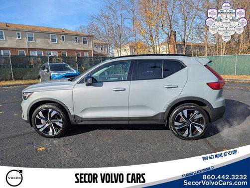 Vapor Gray Metallic 2024 Volvo XC40 Ultimate Dark Theme