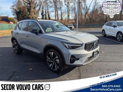 2024 Volvo XC40 Ultimate Dark Theme
