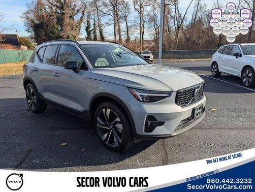 Vapor Gray Metallic 2024 Volvo XC40 Ultimate Dark Theme