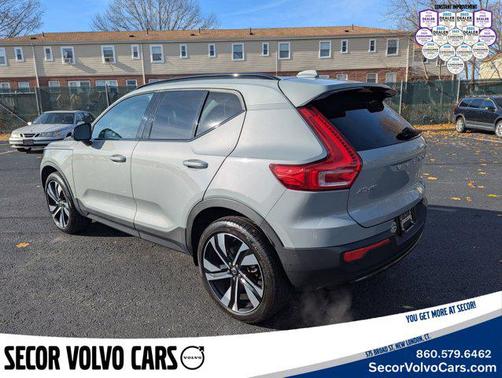 2024 Volvo XC40 Ultimate Dark Theme