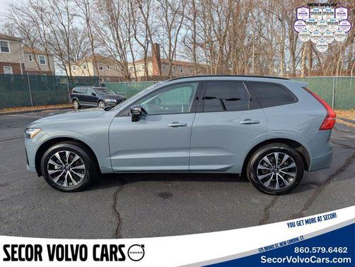 2024 Volvo XC60 Core Dark Theme