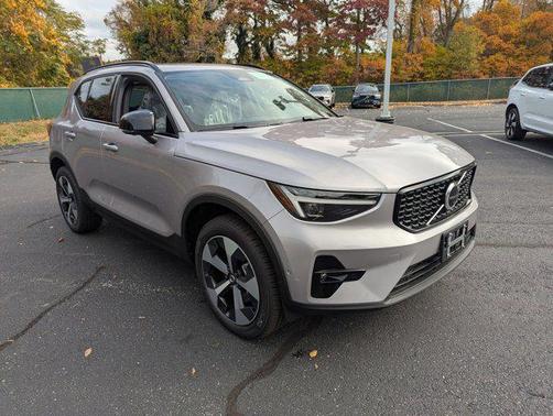 2026 Volvo XC40 B5 Plus