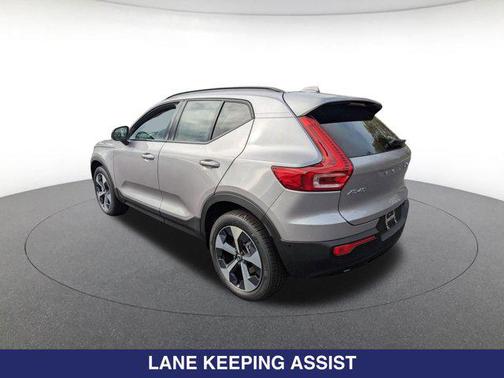 Aurora Silver 2026 Volvo XC40 B5 Plus