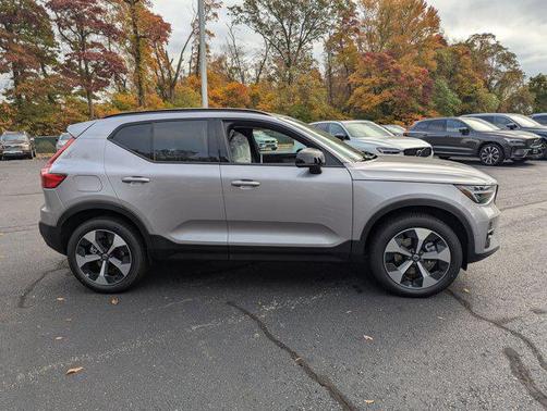 2026 Volvo XC40 B5 Plus