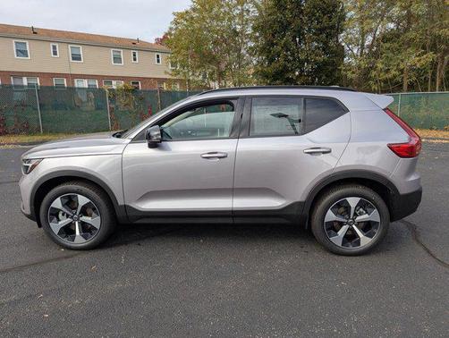 2026 Volvo XC40 B5 Plus