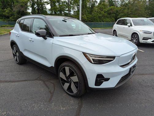 2025 Volvo EX40 Twin Motor Plus