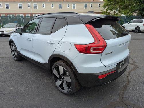2025 Volvo EX40 Twin Motor Plus