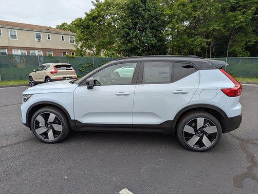 2025 Volvo EX40 Twin Motor Plus
