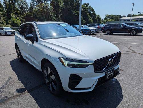 2025 Volvo XC60 Plug-In Hybrid T8 Plus