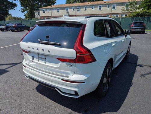 2025 Volvo XC60 Plug-In Hybrid T8 Plus