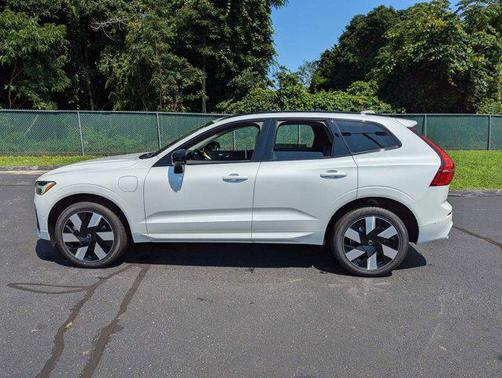 2025 Volvo XC60 Plug-In Hybrid T8 Plus