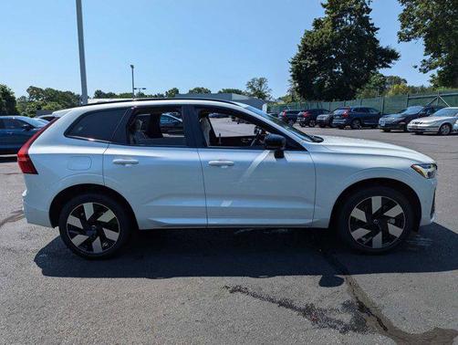 2025 Volvo XC60 Plug-In Hybrid T8 Plus