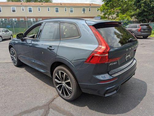 2025 Volvo XC60 Plus