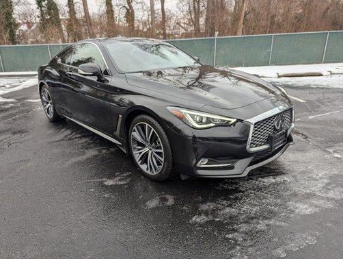 2022 INFINITI Q60 LUXE