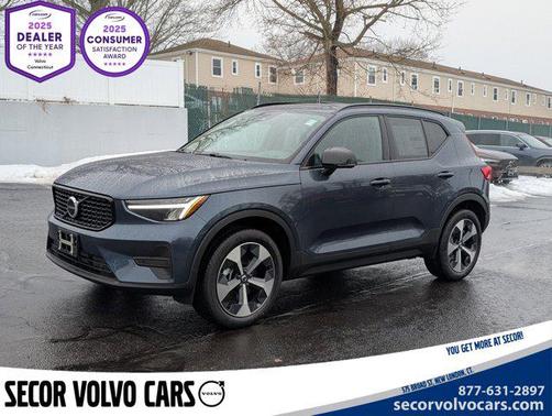 2026 Volvo XC40 Core, B5 AWD Gas (mild hybrid), Dark