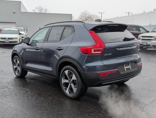 2026 Volvo XC40 Core, B5 AWD Gas (mild hybrid), Dark