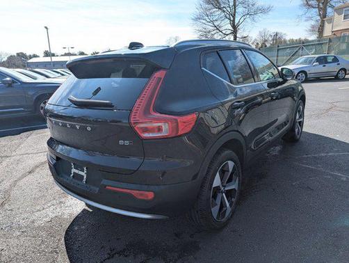 2025 Volvo XC40 B5 Core Bright Theme