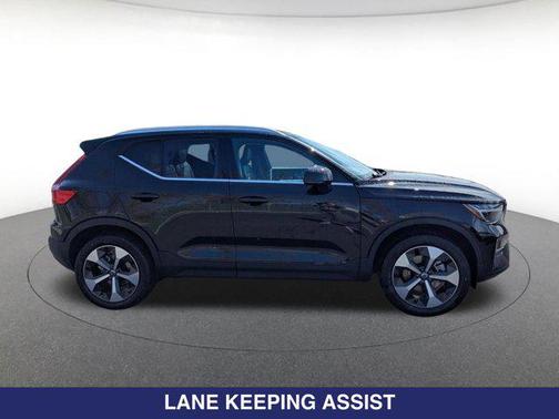 Onyx Black Metallic 2025 Volvo XC40 B5 Core Bright Theme