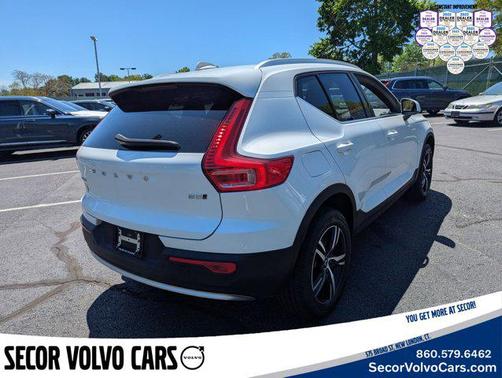 2025 Volvo XC40 Core Bright Theme