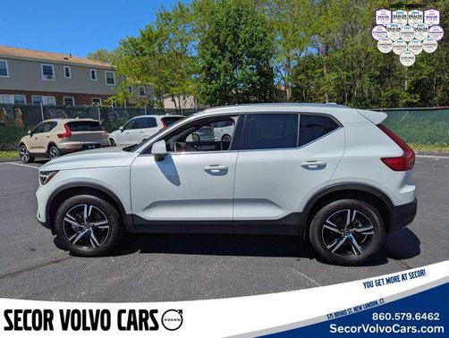 2025 Volvo XC40 Core Bright Theme