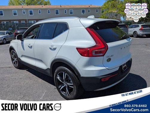 2025 Volvo XC40 Core Bright Theme