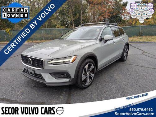 2024 Volvo V60 Cross Country Plus