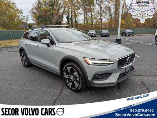 2024 Volvo V60 Cross Country Plus