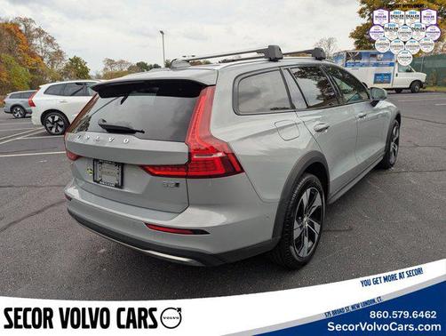 2024 Volvo V60 Cross Country Plus