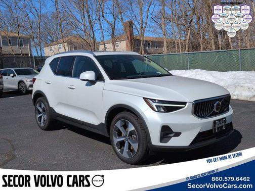 2023 Volvo XC40 Plus Bright Theme
