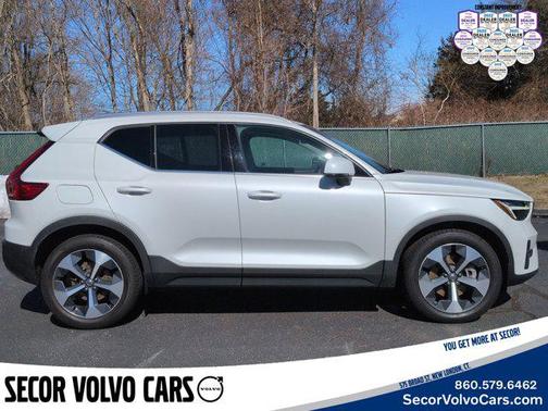 2023 Volvo XC40 Plus Bright Theme