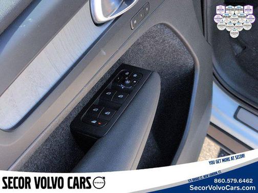 2023 Volvo XC40 Plus Bright Theme