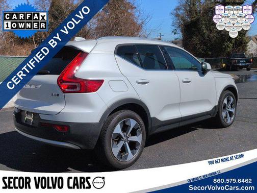 2023 Volvo XC40 Plus Bright Theme