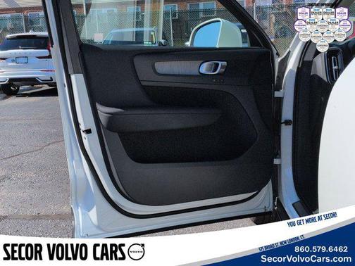 2023 Volvo XC40 Plus Bright Theme