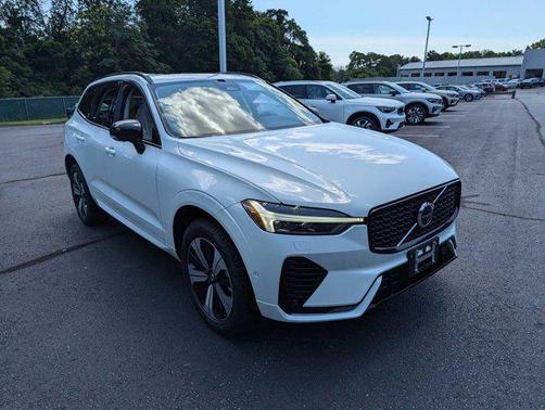 2025 Volvo XC60 Plug-In Hybrid T8 Plus