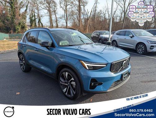2023 Volvo XC40 Ultimate Dark Theme