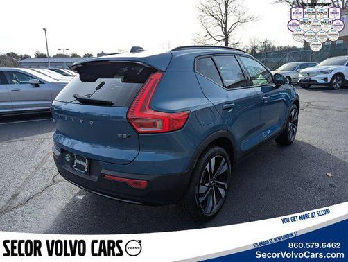 2023 Volvo XC40 Ultimate Dark Theme