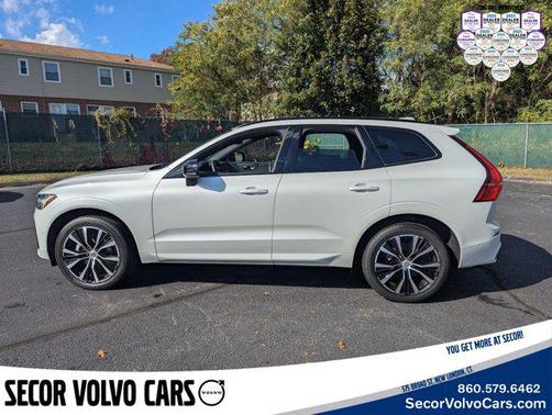 2023 Volvo XC60 Plus Dark Theme
