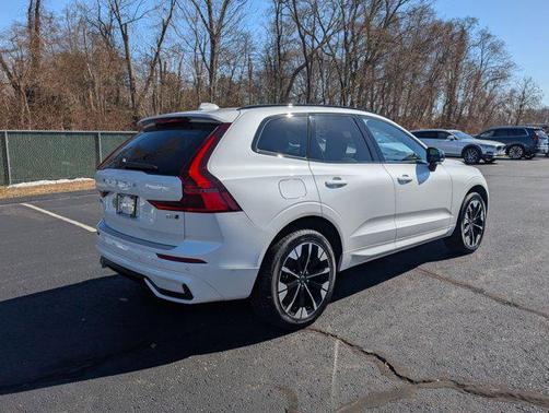 2026 Volvo XC60 B5 Plus