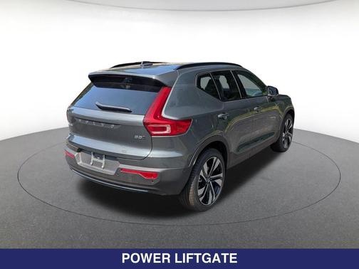 Forest Lake 2026 Volvo XC40 Plus, B5 AWD Gas (mild hybrid), Dark
