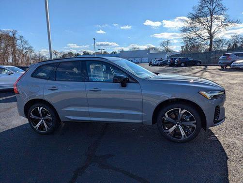 2025 Volvo XC60 Plug-In Hybrid T8 Ultra