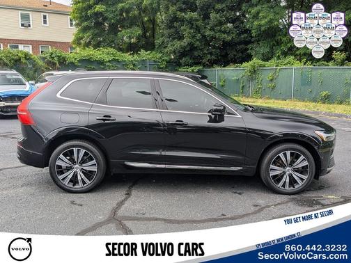 Onyx Black Metallic 2023 Volvo XC60 Plus Bright Theme