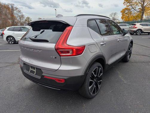 2026 Volvo XC40 B5 Ultra