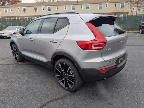 2026 Volvo XC40 B5 Ultra