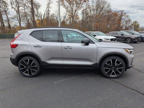 2026 Volvo XC40 B5 Ultra