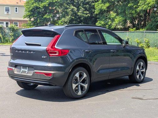 2026 Volvo XC40 B5 Core