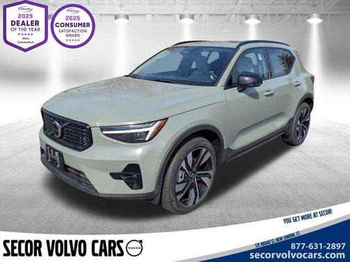 2025 Volvo XC40 B5 Plus Dark Theme