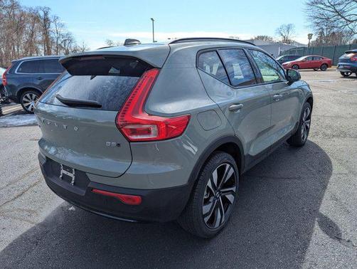2025 Volvo XC40 B5 Plus Dark Theme