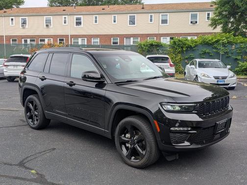 Diamond Black Crystal Pearlcoat 2025 Jeep Grand Cherokee Limited